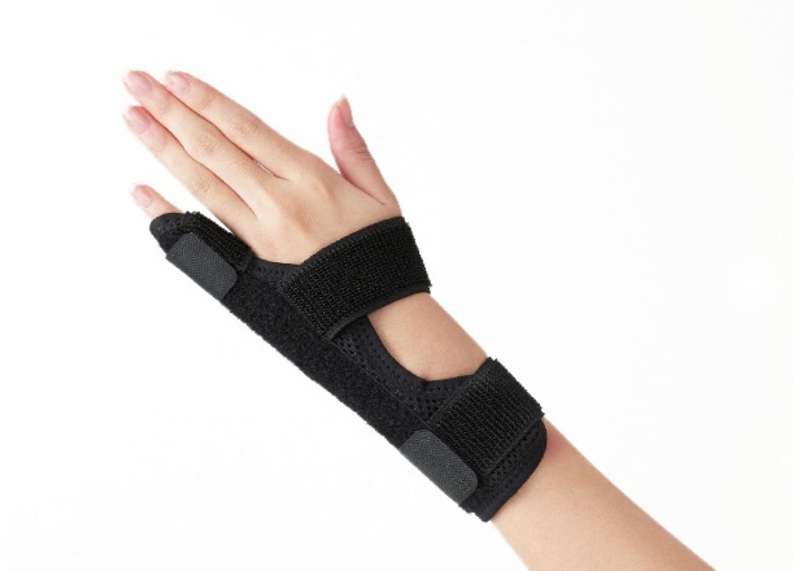 DR. MED 4TH FINGER SPLINT LARGE