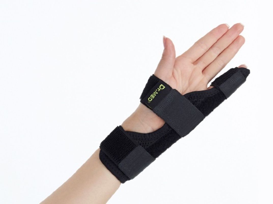 DR. MED 4TH FINGER SPLINT LARGE
