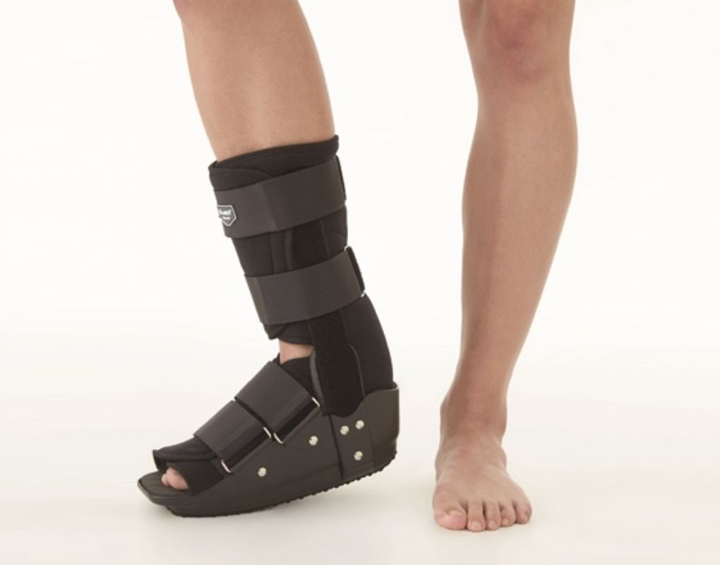 حذاء مشي قصير للكسور من دكتور ميد كام A017-3 مقاس صغير