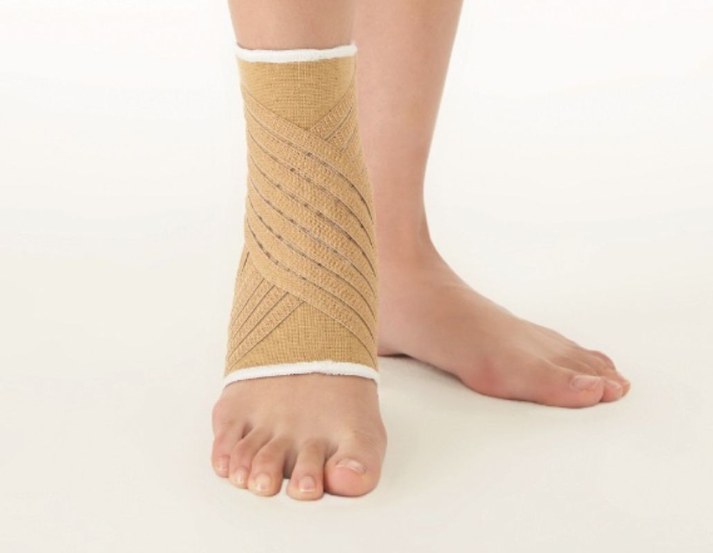 DR. MED ELASTIC ANKLE SLEEVE WITH ADJUSTABLE STRAP A009 MEDIUM