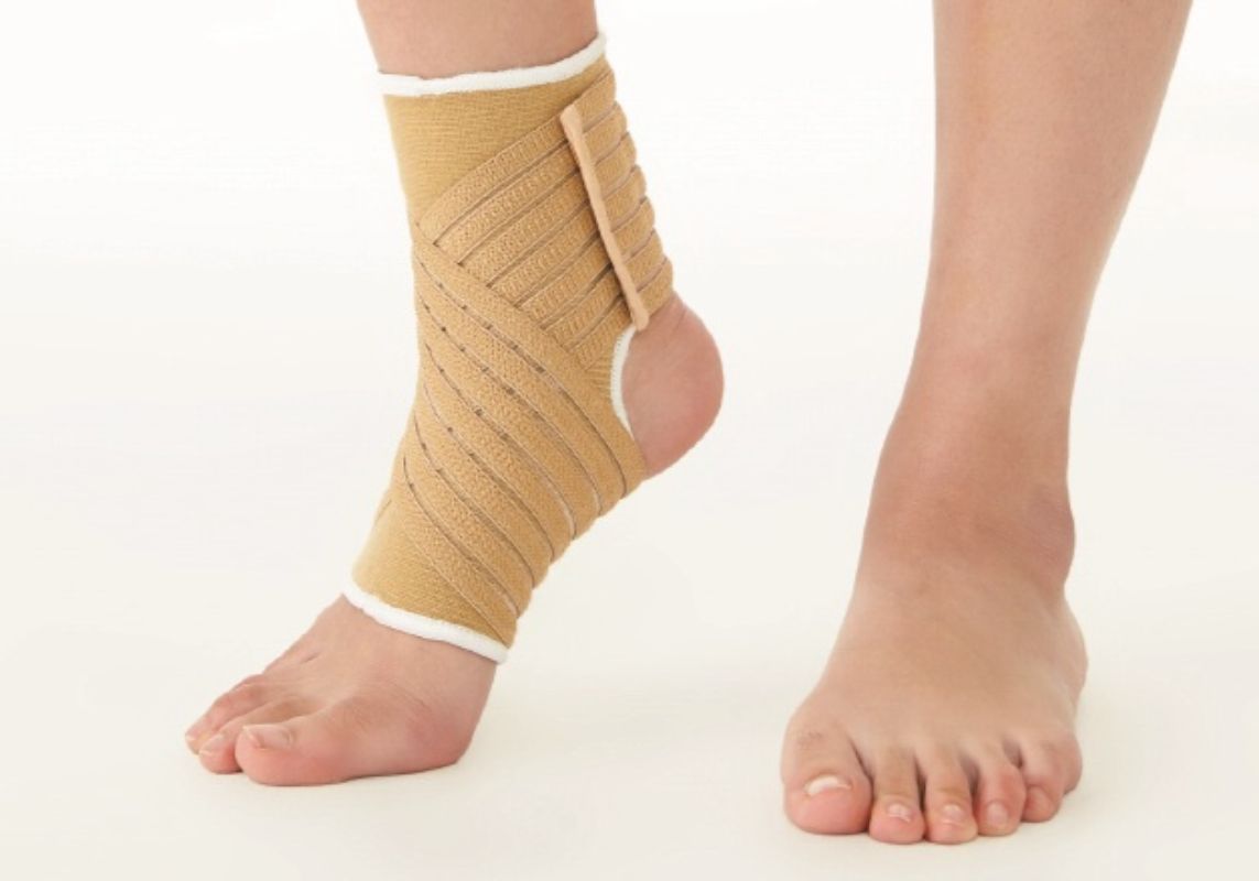 DR.MED كم كاحل مرن مع حزام قابل للتعديل A009 متوسط